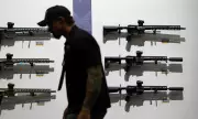 NRA reúne milhares em megaconvenção no Texas em meio a debates sobre armas e política