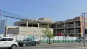Obra atrasada em escola de Fortaleza gera insegurança e custos extras para alunos