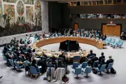 ONU vota autorização de uso da força no Estreito de Ormuz em meio à guerra Irã-Israel-EUA