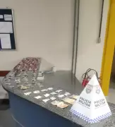 Operação policial apreende drogas e objetos em Valença após suspeitos fugirem