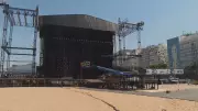 Operário morre imprensado em palco de Shakira; funcionário que acionou elevador está hospitalizado