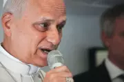 Papa Leão XIV descarta avançar em bênçãos a casais gays para evitar desunião