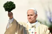 Papa Leão XIV pede esperança em homilia de Páscoa contra guerras e idolatria do lucro