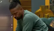 Participante do BBB 26, Leandro Boneco, passa mal e é encaminhado para exames médicos