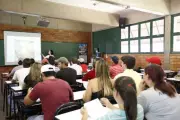 Pesquisa revela que apenas 10% dos jovens priorizam graduação