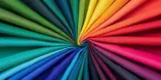 Por que algumas cores variam em gênero e número e outras não?