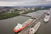 Porto de Santos autoriza atracação prioritária de navio com 20 mil toneladas de gasolina