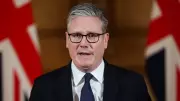 Premiê britânico Keir Starmer critica Trump e Putin por alta nos custos de energia