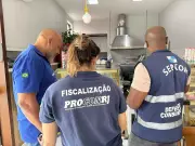 Procon flagra alimentos vencidos e irregularidades graves na Região dos Lagos