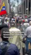 Protesto de servidores públicos termina em confronto com polícia em Caracas
