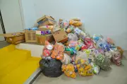 Quase 2 toneladas de alimentos vencidos são apreendidos em supermercado na Bahia