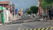 Quatro postes são derrubados por caminhão e deixam população sem energia em Altaneira