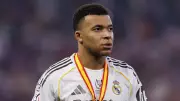 Real Madrid confirma lesão muscular de Mbappé na coxa esquerda