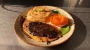 Receita inusitada de Gramado une tilápia grelhada com creme de cacau para Sexta-feira Santa