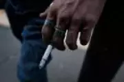 Reino Unido proíbe cigarro para gerações futuras em lei histórica de saúde pública