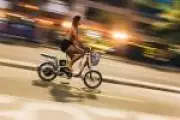 Rio de Janeiro estabelece novas regras para bicicletas elétricas após acidente fatal