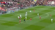 Rio Ngumoha, jovem de 17 anos, brilha no Liverpool com primeiro gol como titular