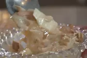 Sabor de Casa ensina receita de ovo na travessa com chocolate branco para a Páscoa
