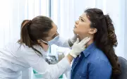 Sinais de câncer de cabeça e pescoço: rouquidão e nódulo merecem atenção