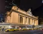 Suspeito de esfaquear três pessoas é baleado por policial em estação central de Nova York