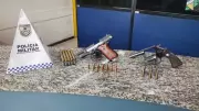 Suspeito é preso com arsenal de armas e munições em Barra Mansa, no RJ