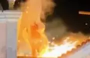 Susto em Arraial do Cabo: Fogos de Artifício Explodem nos Pés de Ator na Paixão de Cristo