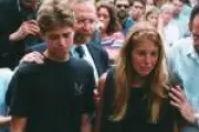 Suzane von Richthofen chora ao falar do irmão em documentário sobre parricídio