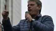Tarcísio lidera disputa ao governo de SP com 38% contra 26% de Haddad, aponta Genial/Quaest