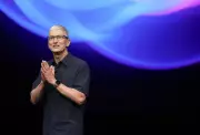Tim Cook deixa CEO da Apple em 2026 e assume presidência do conselho
