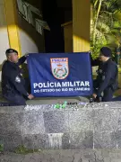 Trio é preso por tráfico de drogas em Três Rios após denúncias da comunidade
