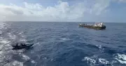 Tripulantes africanos sem visto permanecem em navio no Porto de Fortaleza após resgate