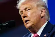 Trump afirma que Irã pediu cessar-fogo, mas condiciona aceite à abertura do Estreito de Ormuz