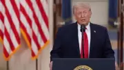 Trump ameaça 'inferno' ao Irã com palavrões e faz petróleo disparar para US$ 110