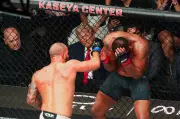 Trump assiste a luta do UFC enquanto negociações de paz no Oriente Médio fracassam