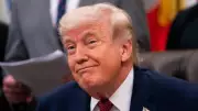 Trump ordena Marinha dos EUA a atirar em embarcações no Estreito de Ormuz