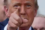 Trump promete perdões em massa para funcionários antes de deixar a Casa Branca