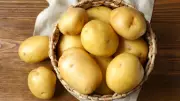 Truque da maçã conserva batatas por mais tempo; veja dicas