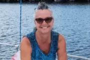 Turista americana desaparece no mar após cair de barco durante tempestade nas Bahamas