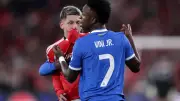 Uefa suspende atacante do Benfica por seis jogos após insultos a Vini Jr.