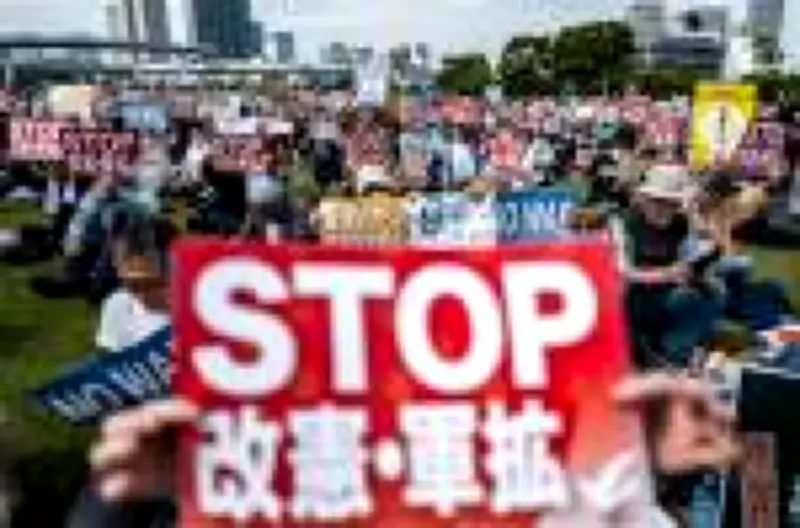 50 mil protestam no Japão contra revisão da Constituição pacifista