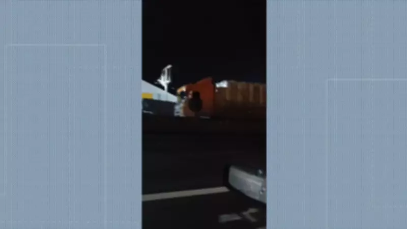 Acidente com carreta, caminhões e carros deixa 3 feridos na BR-101 em Itaboraí