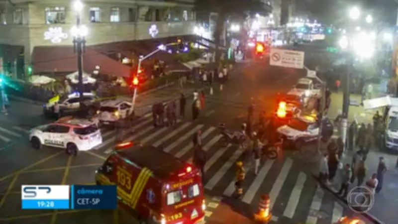 Acidente com carro e moto deixa dois feridos no Centro de SP