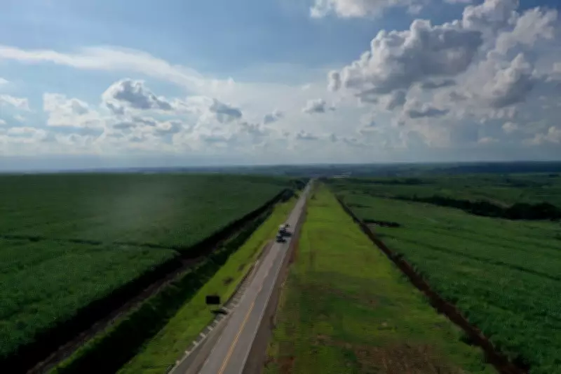 Acidente com duas carretas interdita Rodovia do Açúcar em Rio das Pedras