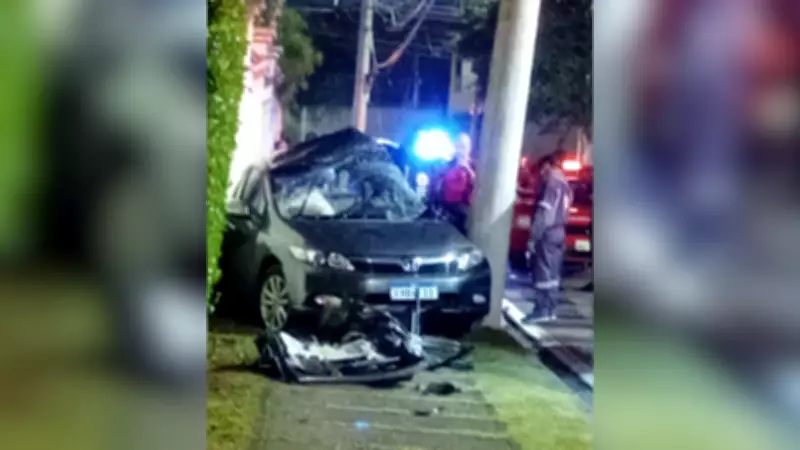 Acidente em Sorocaba: motorista fica ferido após colidir com poste