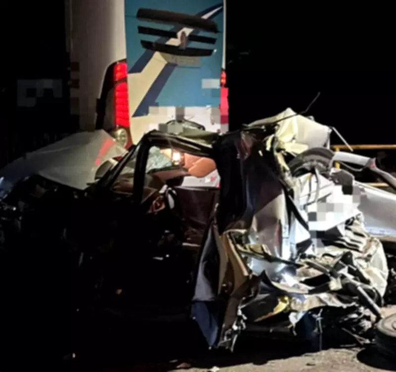 Acidente entre carro e dois ônibus fere duas pessoas em Barra Mansa