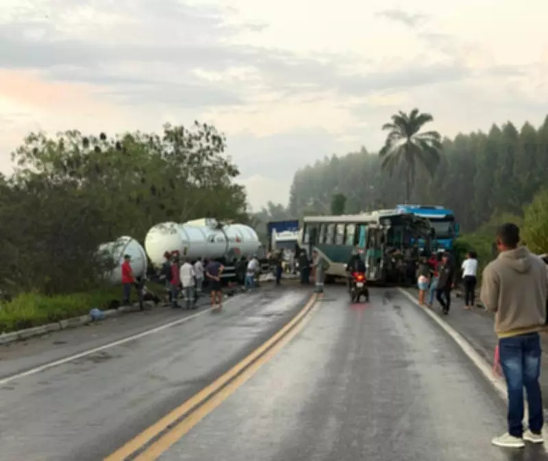 Acidente entre ônibus de trabalhadores e carreta deixa um morto na BA