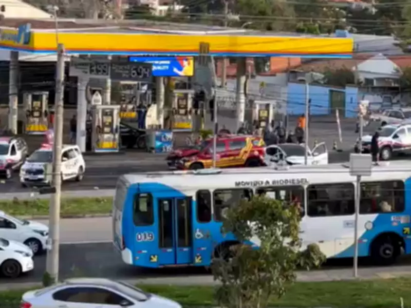 Acidente entre viatura dos bombeiros e carro deixa quatro feridos em Campinas