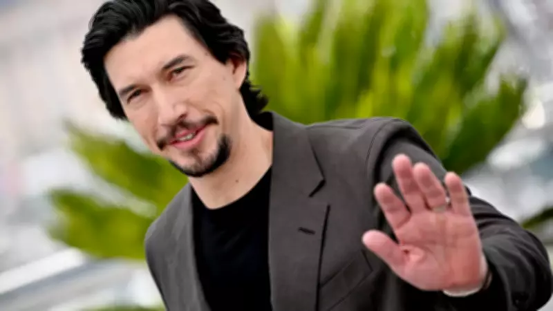 Adam Driver desconversa sobre acusações de Lena Dunham em livro