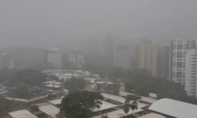 Alerta de chuvas intensas em Salvador com raios e ventos fortes