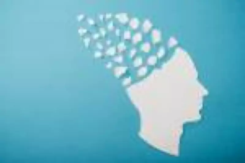 Alzheimer pode começar silenciosamente antes dos 50 anos, diz estudo